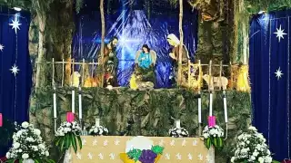 En la misa de Nochebuena, se arrulla al Niño Dios, y se coloca en el Pesebre de las iglesias