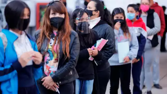 Alumnas y alumnos de los tres niveles educativos recibieron en la entidad 223 millones en becas Alumnas y alumnos de los tres niveles educativos recibieron en la entidad 223 millones en becas