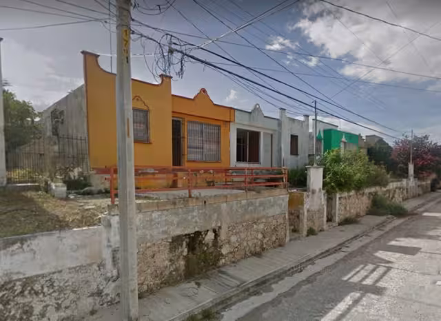 El lugar fue cercado mientras elementos de la policía y la Semefo realizaban el levante del cuerpo