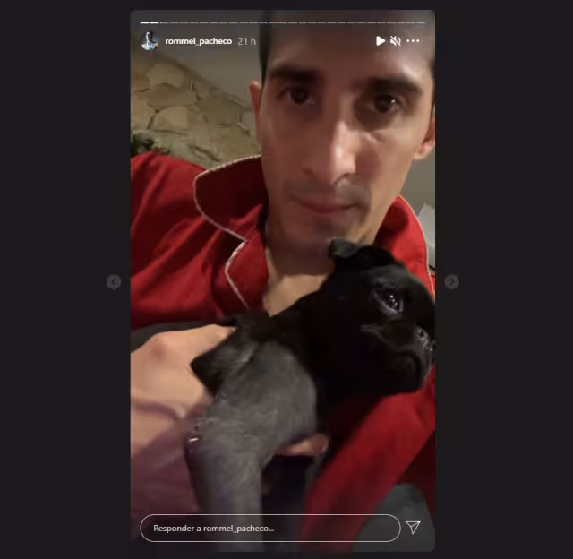 Rommel Pacheco y su perrita Pixán