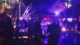 El evento se lleva a cabo en el club 'Gitano Beach' en Tulum