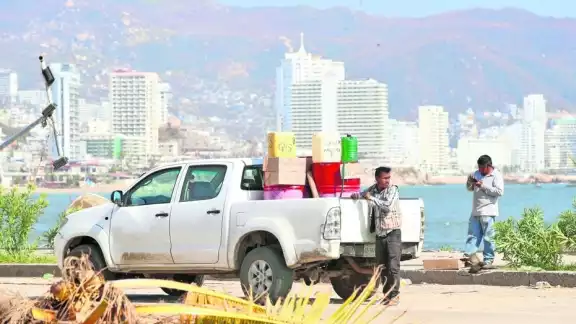 Denuncian venta de huachicol en Acapulco tras paso de Huracán Otis
