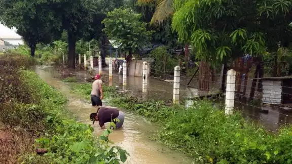 Las lluvias de la Onda Tropical 36 provocaron inundaciones en 30 viviendas de las comunidades de Chac Chaito y Pixoyal, en Champotón.