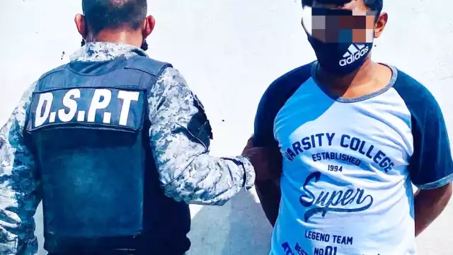 Tras su captura fue trasladado a la comandancia municipal para resolver su situación legal  Foto: Especial