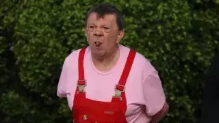 A unas horas de que llegue la Navidad, se ha viralizado el épico momento en el que Chabelo rompió el cólera al ser cuestionado sobre el festejo que tendría en esta noche especial