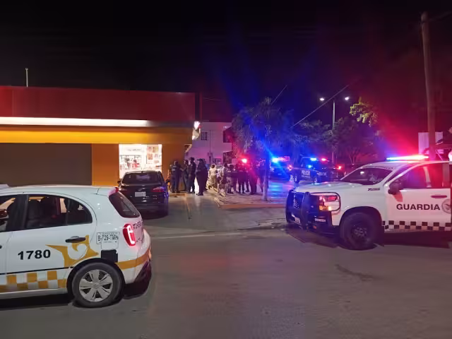 Sufre empleada de Oxxo asalto nocturno en Chetumal; es el cuarto