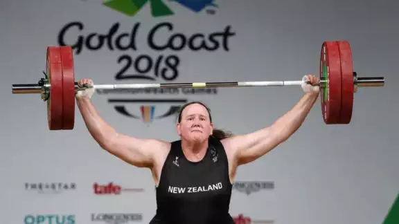 Laurel Hubabrd en una competencia de 2018 Laurel Hubabrd en una competencia de 2018