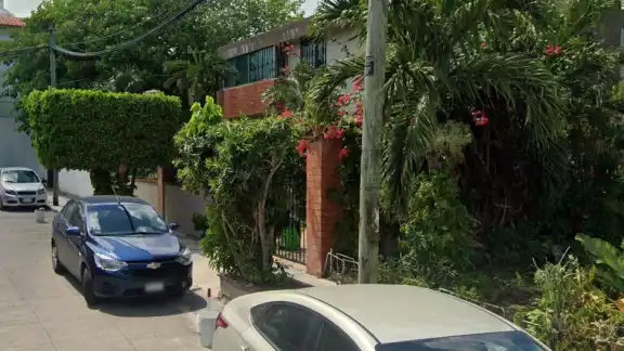 Se detectaron ocho impactos de bala en la fachada del Call Center en Cancún Se detectaron ocho impactos de bala en la fachada del Call Center en Cancún