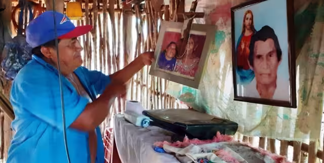 El hombre solo quiere mejorar su vivienda