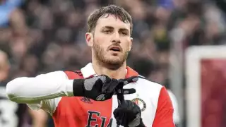 Santiago Giménez está que no cree en nadie y no deja de marcar de goles con el Feyenoord,