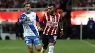 El lateral brasileño de La Franja, Gustavo Ferrareis, se partió el tobillo izquierdo a los 5 minutos de juego al barrerse por un balón