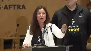 El poderoso discurso de Fran Drescher con el que anunció la huelga de actores de Hollywood
