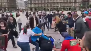 Se registra riña en el Zócalo de CdMx ante protestas a favor de Cuba