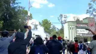 En el interior permanecen agazapados en sus escudos policías de la Secretaria Seguridad Ciudadana de Ciudad de México