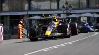 Checo Pérez durante la práctica 2 del Gran Premio de Mónaco de F