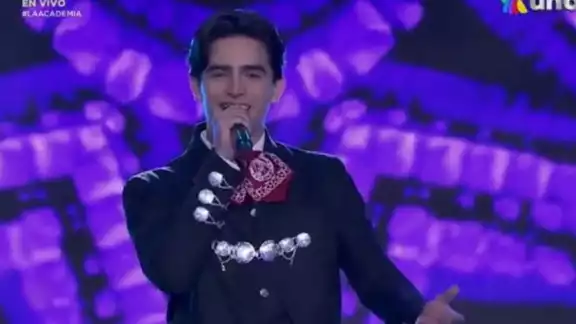 Santiago González, cantante de La Academia, contó que su padre es funcionario del Gobierno de Yucatán Santiago González, cantante de La Academia, contó que su padre es funcionario del Gobierno de Yucatán