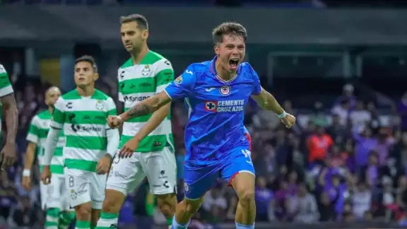 Cruz Azul llegó a 24 unidades y amarró el octavo lugar general y sobre todo recibir el Repechaje en el Estadio Azteca.
Cruz Azul llegó a 24 unidades y amarró el octavo lugar general y sobre todo recibir el Repechaje en el Estadio Azteca.