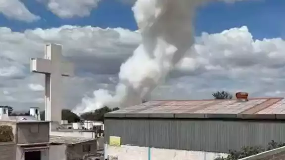 La tarde de este martes 27 de junio se registró la explosión de polvorín en un predio del municipio de Tultepec en el Estado de México. La tarde de este martes 27 de junio se registró la explosión de polvorín en un predio del municipio de Tultepec en el Estado de México.
