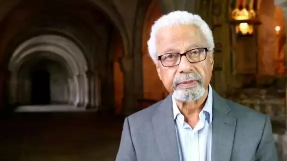 El novelista africano Abdulrazak Gurnah es laureado con el Premio Nobel de Literatura