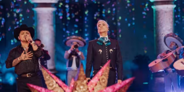 Los cantantes interpretaron grandes éxitos de Vicente Fernández.
