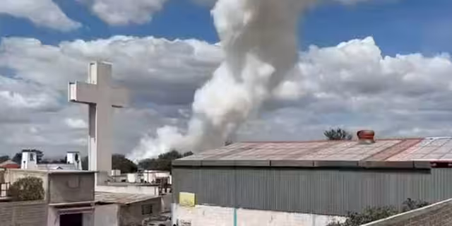 La tarde de este martes 27 de junio se registró la explosión de polvorín en un predio del municipio de Tultepec en el Estado de México.