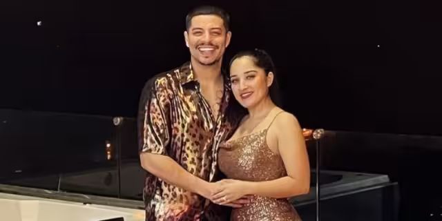 El cantante y Daisy Anahy celebraron con una cena y fuegos artificiales.