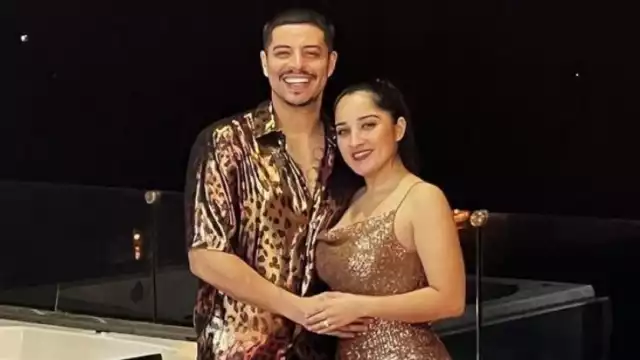 El cantante y Daisy Anahy celebraron con una cena y fuegos artificiales.