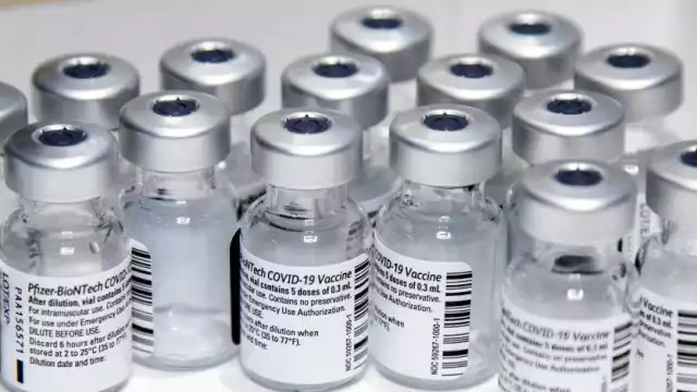 Pfizer pedirá autorización en EU para aplicar tercera dosis