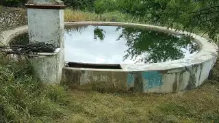 La pila de agua tiene 3 x 2 metros y 1.5 de profundidad