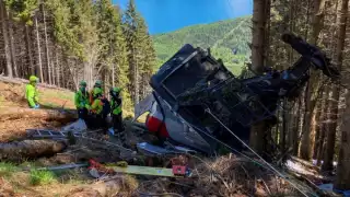 Cae teleférico en Italia; deja 13 muertos y dos heridos