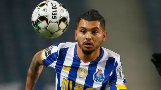 El futbolista mexicano estaría ligado con el equipo andaluz hasta el 2025