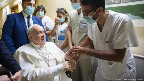El Papa Francisco dio una audiencia en San Pedro antes de entrar al hospital El Papa Francisco dio una audiencia en San Pedro antes de entrar al hospital