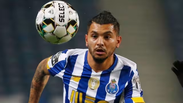 El futbolista mexicano estaría ligado con el equipo andaluz hasta el 2025