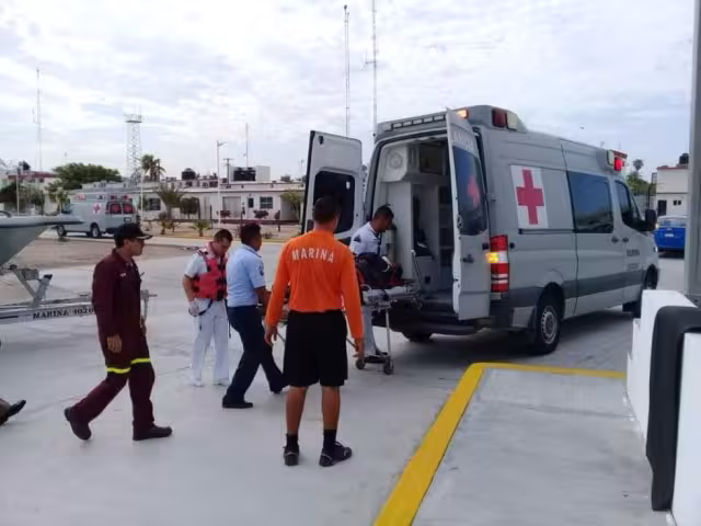 La camioneta perdió el control cuando dos de sus llantas explotaron