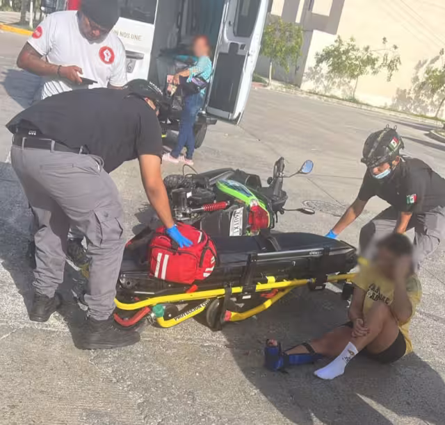 Mujeres en motociclista protagonizan accidente en la SM 260 de Cancún