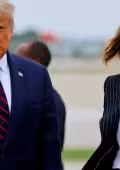 Donald Trump y Melania Trump votaron anticipadamente en Palm Beach, Florida, antes de las elecciones de medio mandato del 3 de noviembre.