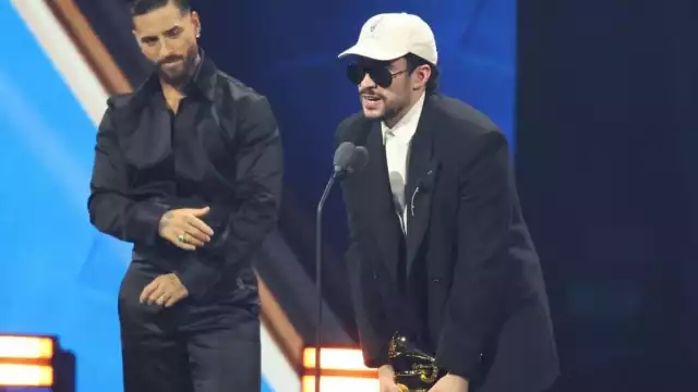 Bad Bunny en la entrega de su premio.