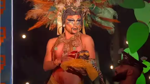 EL yucateco cautivó a los cuatro jurados con su representación, así como su vestuario y caracterización. Foto: YouTube EL yucateco cautivó a los cuatro jurados con su representación, así como su vestuario y caracterización. Foto: YouTube