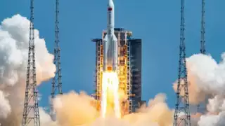 Un cohete chino Long March 5B está a punto de caer sin control a la Tierra