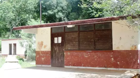 La escuela cerró tras enfermar su maestra; nadie la sustituyó