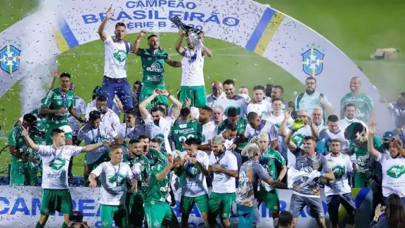 El equipo se coronó en la Serie B con uno de los sobrevivientes en la plantilla El equipo se coronó en la Serie B con uno de los sobrevivientes en la plantilla