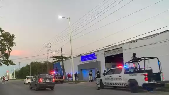 En el sitio permanecieron por espacio de dos horas |en dónde se buscó de forma exhaustiva artículos ilícitos En el sitio permanecieron por espacio de dos horas |en dónde se buscó de forma exhaustiva artículos ilícitos
