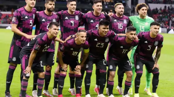 Regresa el Octagonal rumbo a Qatar 2022 y el Tata anunció a los convocados al Tri, destacando Julián Araujo, Gerardo Arteaga y Diego Lainez como sorpresas.