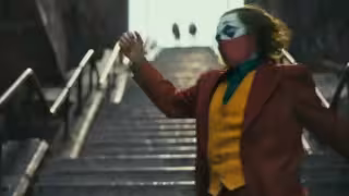 El Joker aparece utilizando cubrebocas en la campaña de Warner