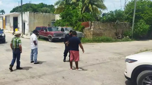 El motociclista resultó herido en la pierna