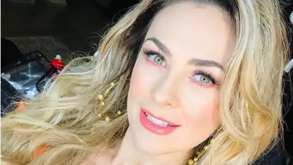 La actriz Aracely Arámbula emitió su postura tras el encontronazo con los paparazzis que intentaban captar a su hijo La actriz Aracely Arámbula emitió su postura tras el encontronazo con los paparazzis que intentaban captar a su hijo