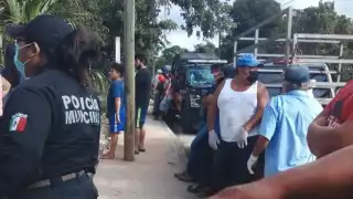 Los habitantes han tenido que intervenir para evitar el desalojo de sus vecinos, que carecen de estudios y conocimientos de leyes