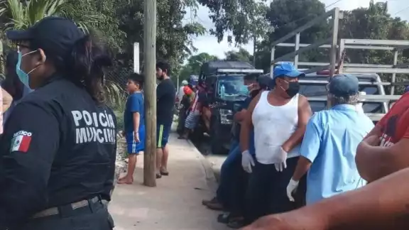 Los habitantes han tenido que intervenir para evitar el desalojo de sus vecinos, que carecen de estudios y conocimientos de leyes Los habitantes han tenido que intervenir para evitar el desalojo de sus vecinos, que carecen de estudios y conocimientos de leyes
