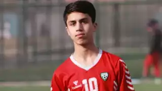Zaki Anwari jugaba en las categorías inferiores de la selección de fútbol de Afganistán