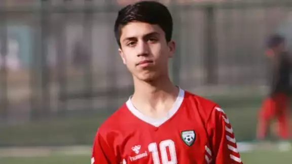 Zaki Anwari jugaba en las categorías inferiores de la selección de fútbol de Afganistán Zaki Anwari jugaba en las categorías inferiores de la selección de fútbol de Afganistán